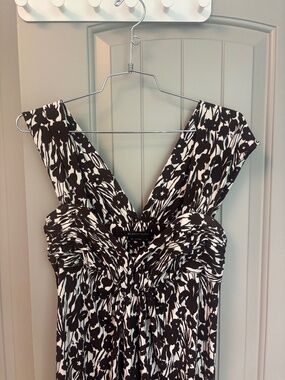 BCBG Max Azria Black White Floral Dress Deep V Sleeveless Statement Dress